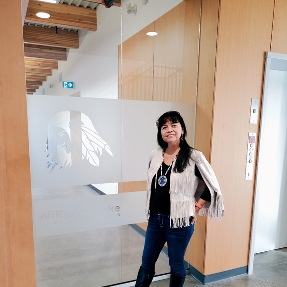 Meet your Posher, Joanne - Picture 2 of 2